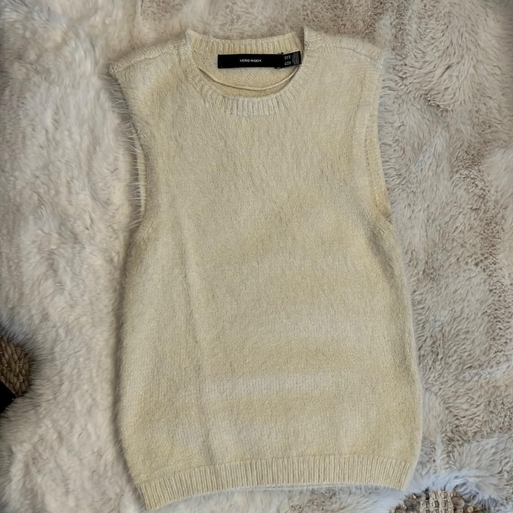 Cozy sweater vest🤍